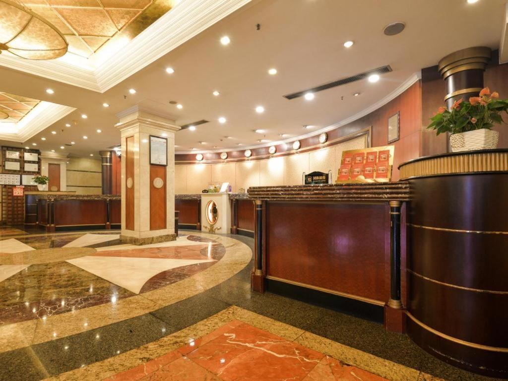 New Pearl River Hotel Гуанчжоу Экстерьер фото